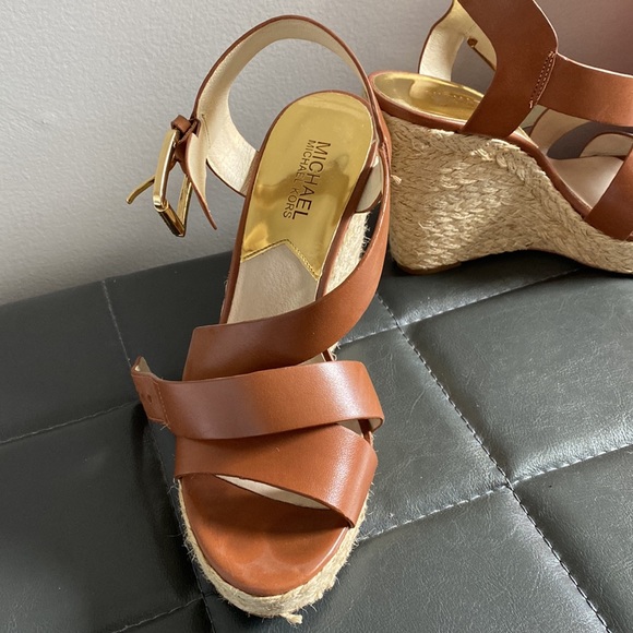 Michael kors, brown, size 8 wedges - Picture 4 of 4